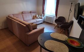 Apartmany U Hotelu Thermal Kv