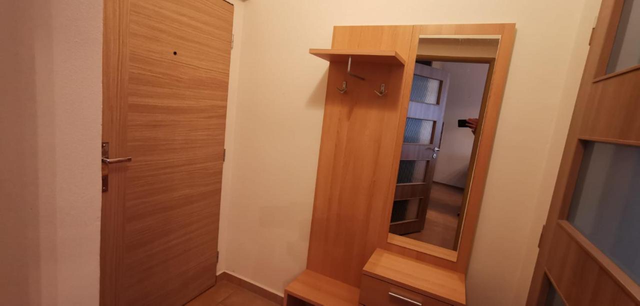 Apartmany U Hotelu Thermal Kv Карловы Вары Экстерьер фото